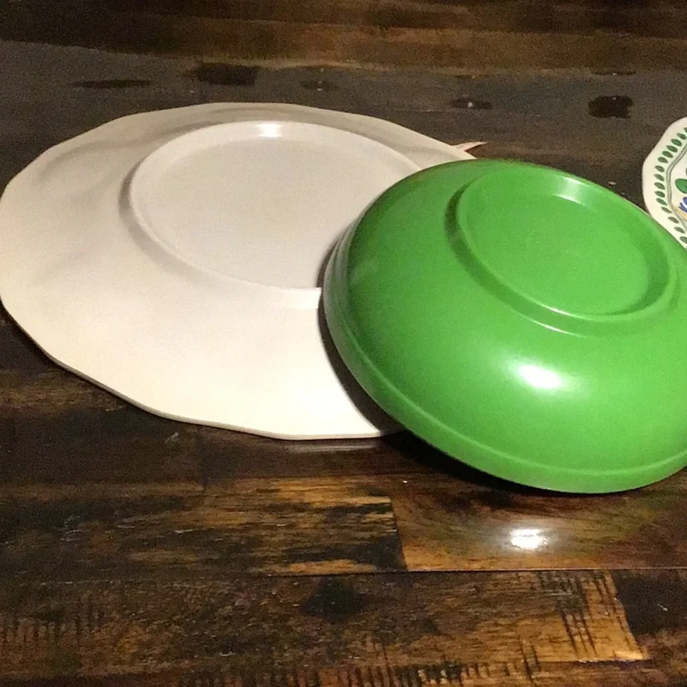Lot of 4 Melamine Plates and Bowls